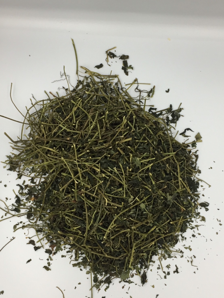 ชาเจียวกู่หลาน Gynostemma pentaphyllum (ชนิดเถาและใบ) บรรจุ 50 กรัม Jiaogulan Tea (Dried Stems and Leaves) Packaged in 50 grams ปลูกแบบไร้สารเคมี ปุ๋ย เติบโตตามธรรมชาติ สมุนไพรออแกร์นิคจากยอดดอย จ.เชียงใหม่ สมุนไพรแห่งชาติ ปี 2548