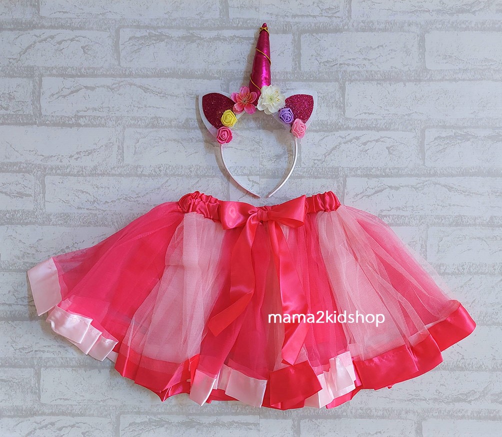 กระโปรงฟูสีชมพูพร้อมคาดผมยูนิคอร์น
