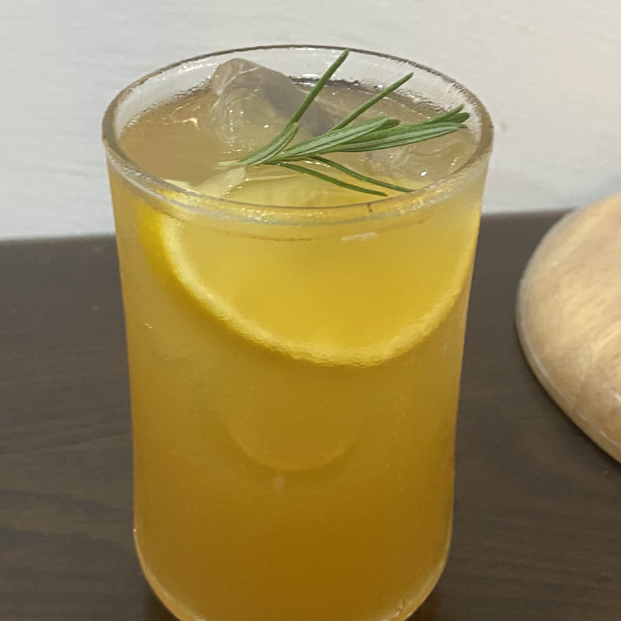 ผงพีช ขนาด 500 กรัม ชาพีช Peach Tea ผงชาพีชป่น ชาคุณภาพ มาตรฐาน อย. คัดสรรชาจากดอยพี้นที่เชียงใหม่ ราคามิตรภาพ ผลิตจากใบชาแท้ 3 สายพันธุ์ ทำให้ได้กลิ่นและรสชาติที่อร่อยและลงตัวสุด ๆ