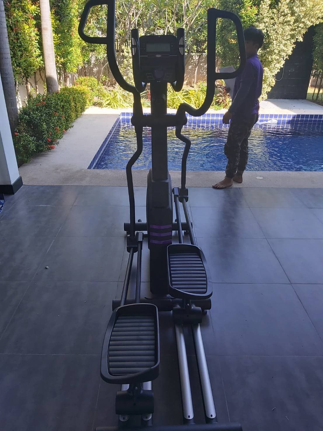 Elliptical เครื่องเดินวงรี V-Tech รุ่น WHALE-XE ลดเพียบ! ติดต่อ