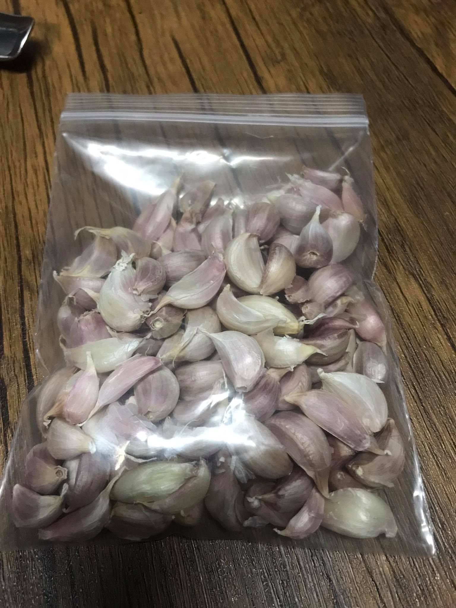 กระเทียม ขนาด 100 กรัม Fresh Garlic กระเทียมไทย (แกะแล้ว)สุดยอดกระเทียมจากอำเภอฝาง จังหัวดเชียงใหม่