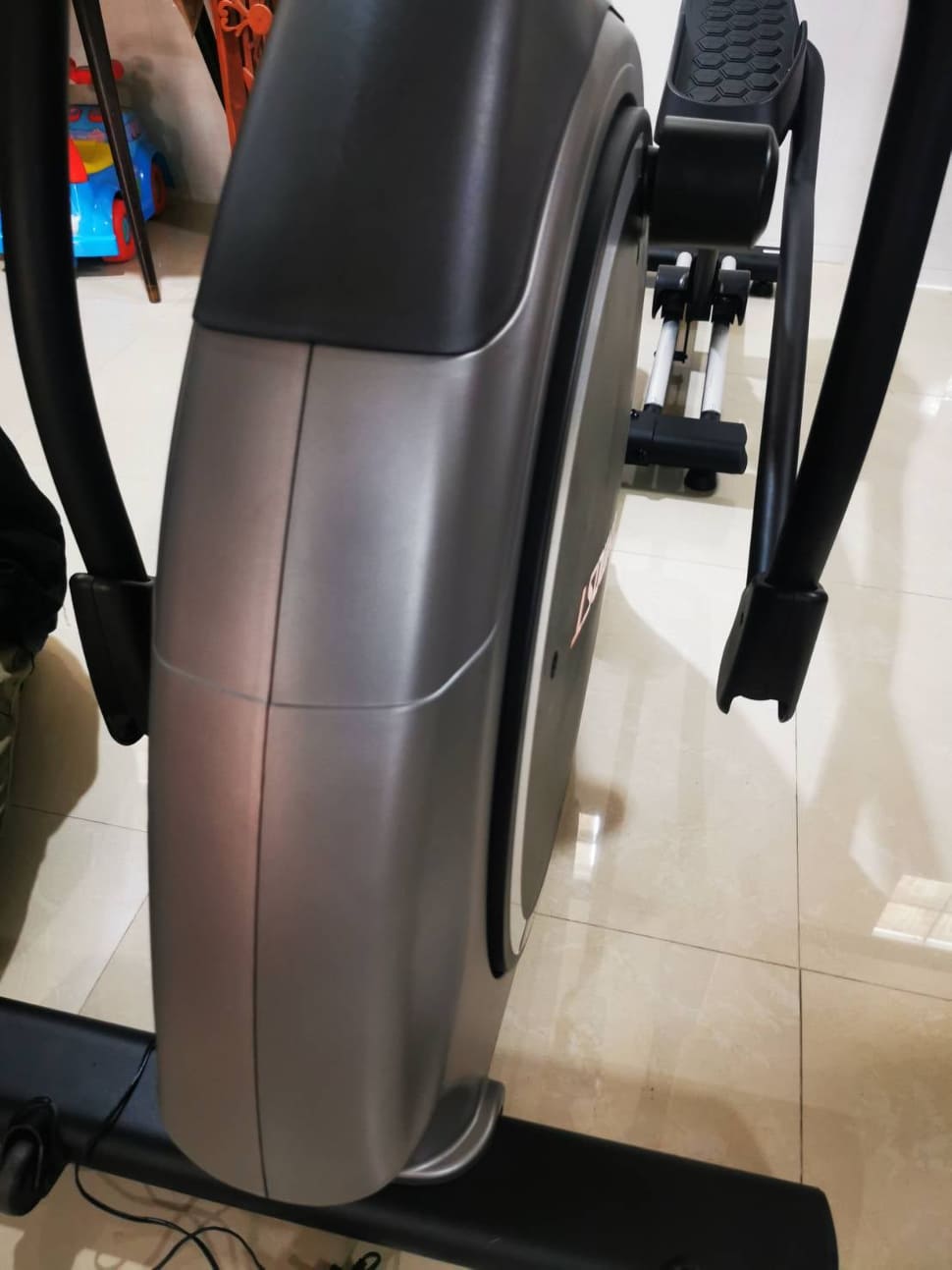 เครื่องเดินวงรี Gymost Eli2 Elliptical Trainer