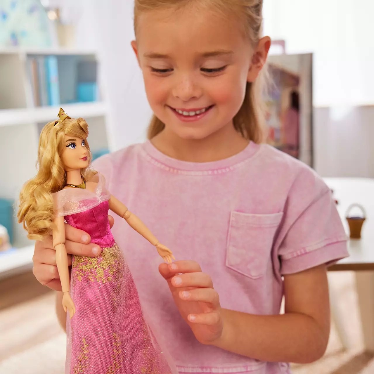 นำเข้า 🇺🇸 เซ็ทตุ๊กตาออโรร่าเและกิจกรรมระบายสีAurora Disney Story Doll – Sleeping Beauty 11" ราคา 1,590 บาท