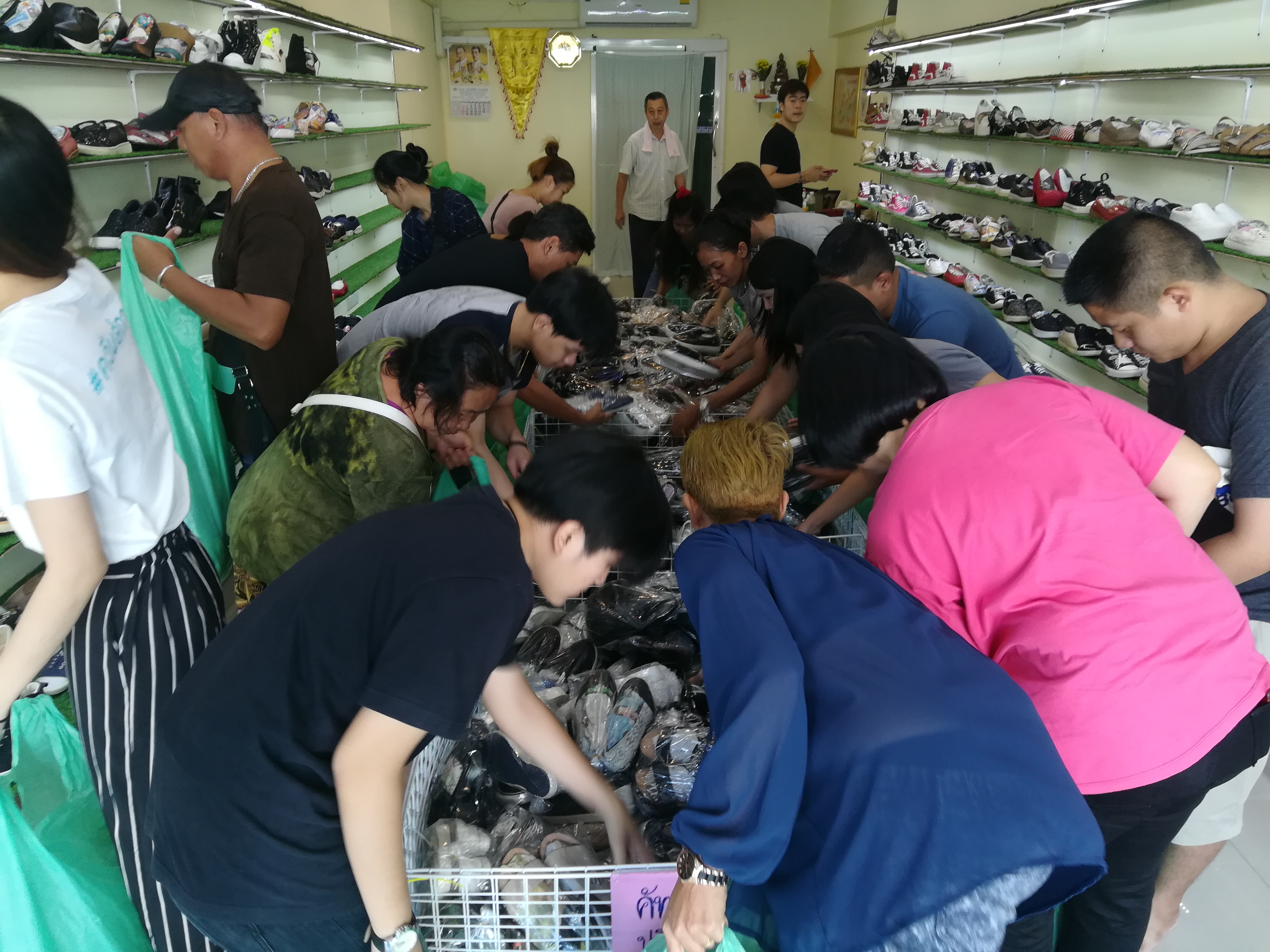 รองเท้ามือสองFootlongshoes