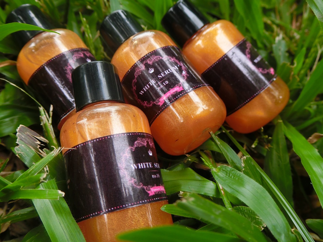 ไวท์เซรั่ม หัวเชื้อเข้มข้นผสมทองคำบริสุทธิ์ (WHITE SERUM no.10)