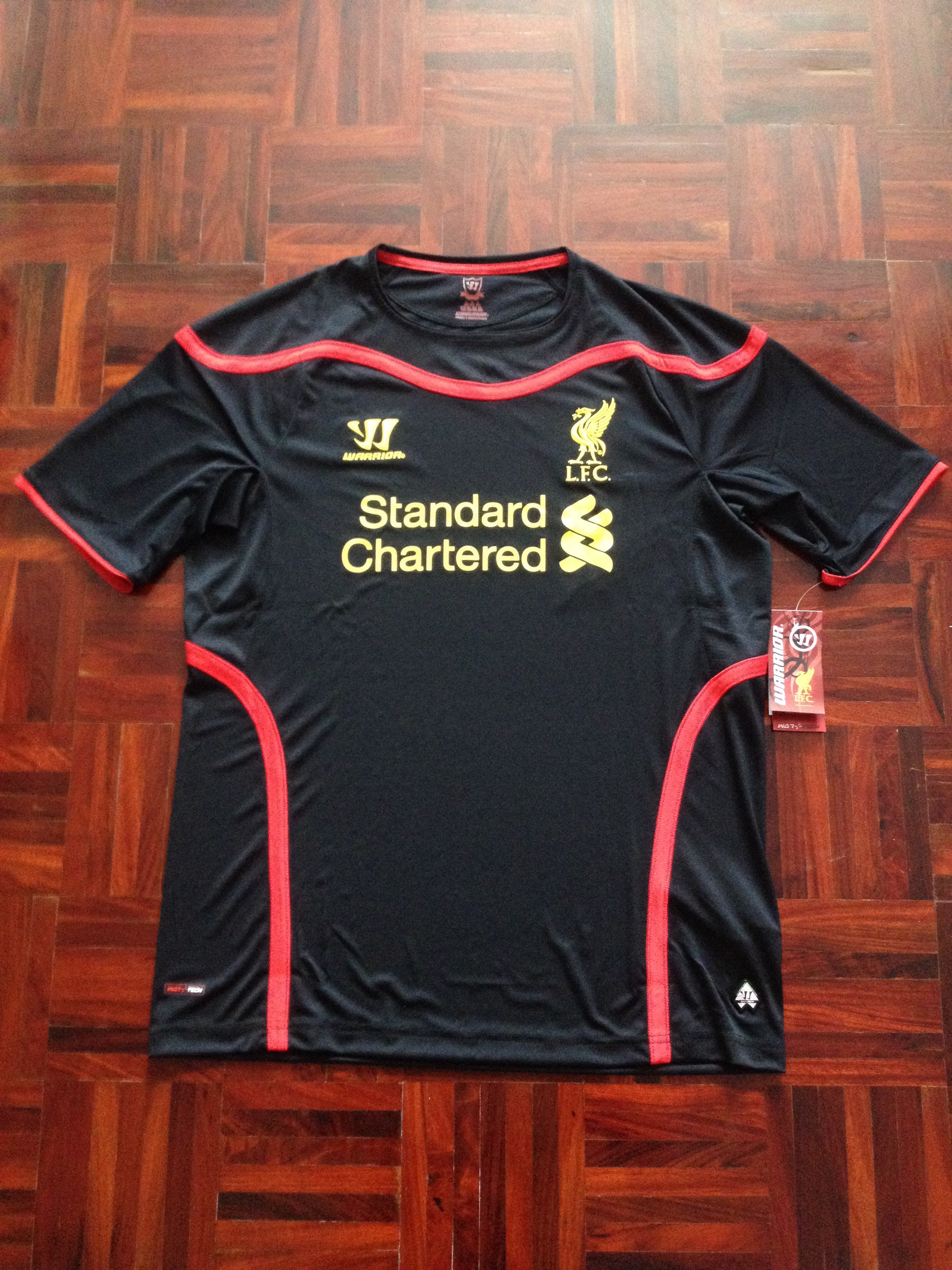 เสื้อโกลลิเวอร์พูลแขนสั้นสีดำ ฤดูกาล 2014-15