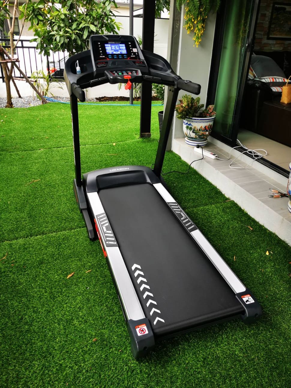 ขายตัวโชว์ลู่วิ่งไฟฟ้า USAeon รุ่น A275Pro2 Treadmill USA