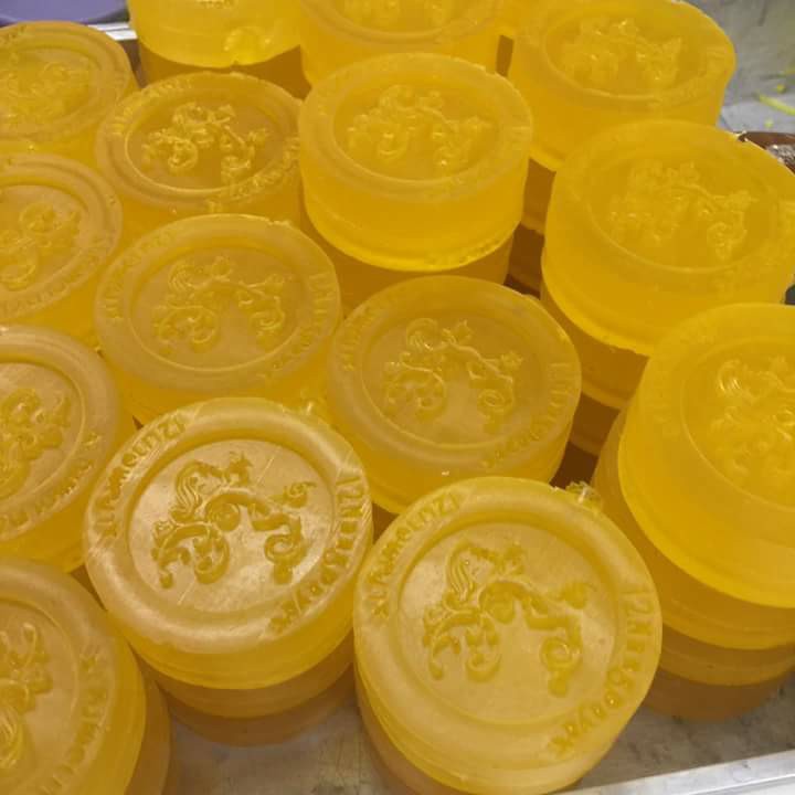 สบู่12นางพญา สบู่นมโตผสมทองคำ 99:99% (12Nangpaya Big Boobs Soap With Gold)