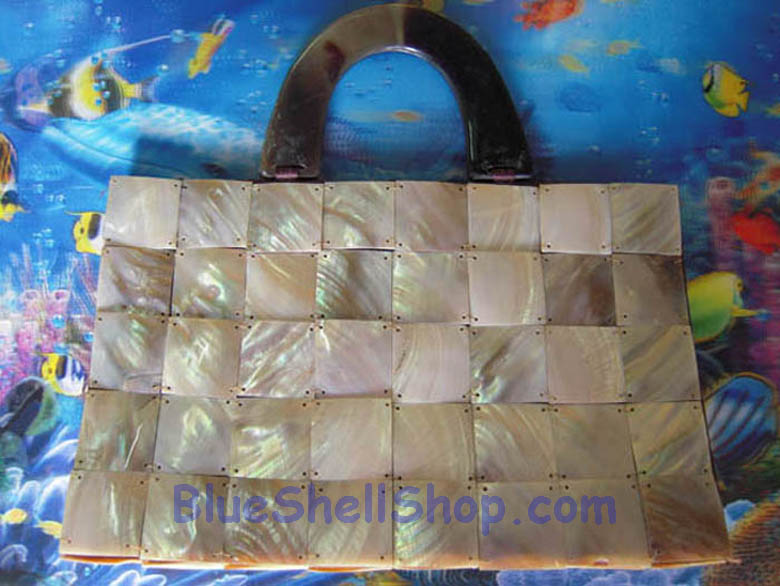 กระเป๋าถือมุก