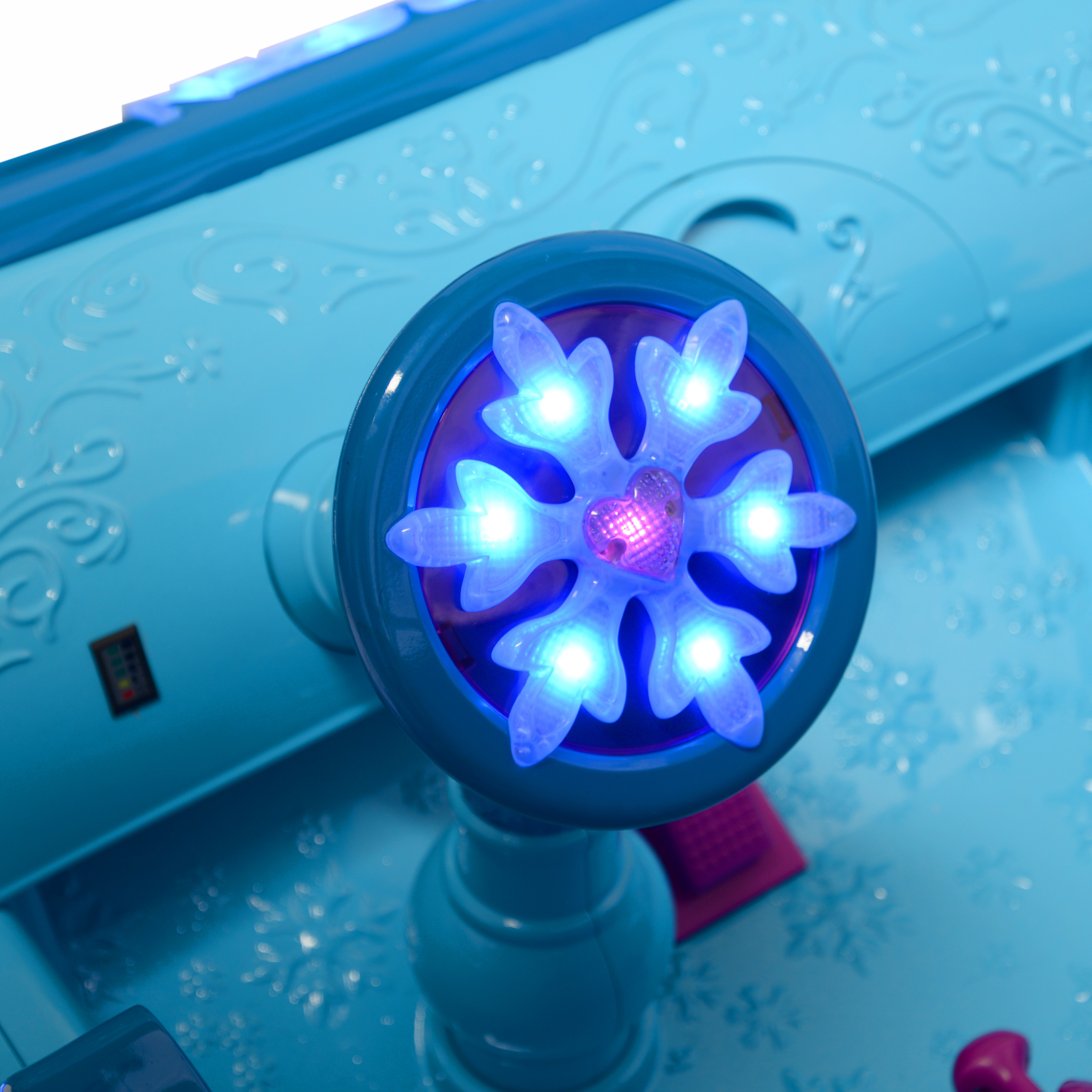 รถลากเลื่อนแบตเตอรี่ Disney Frozen 12-Volt Ride-On Sleigh คันใหญ่พิเศษนั่งได้2คน ไม่มีจำหน่ายทั่วไปในไทย นำเข้าจาก USA ลิขสิทธิ์แท้ 100%