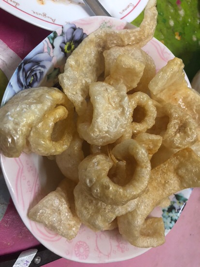 แคบหมูไร้มัน สูตรไทยใหญ่ ขนาด 50 กรัม อบในหม้อไร้น้ำมันได้ แคบหมูไร้มัน แคบหมูปรุงรส (ชนิดแห้ง ยังไม่ได้ทอด) อร่อยถูกปาก ยังไม่ได้ทอด แคบหมูไร้มันกึ่งสำเร็จรูป Pork rind, Pork crackling สูตรเด็ดไม่ซ้ำใคร