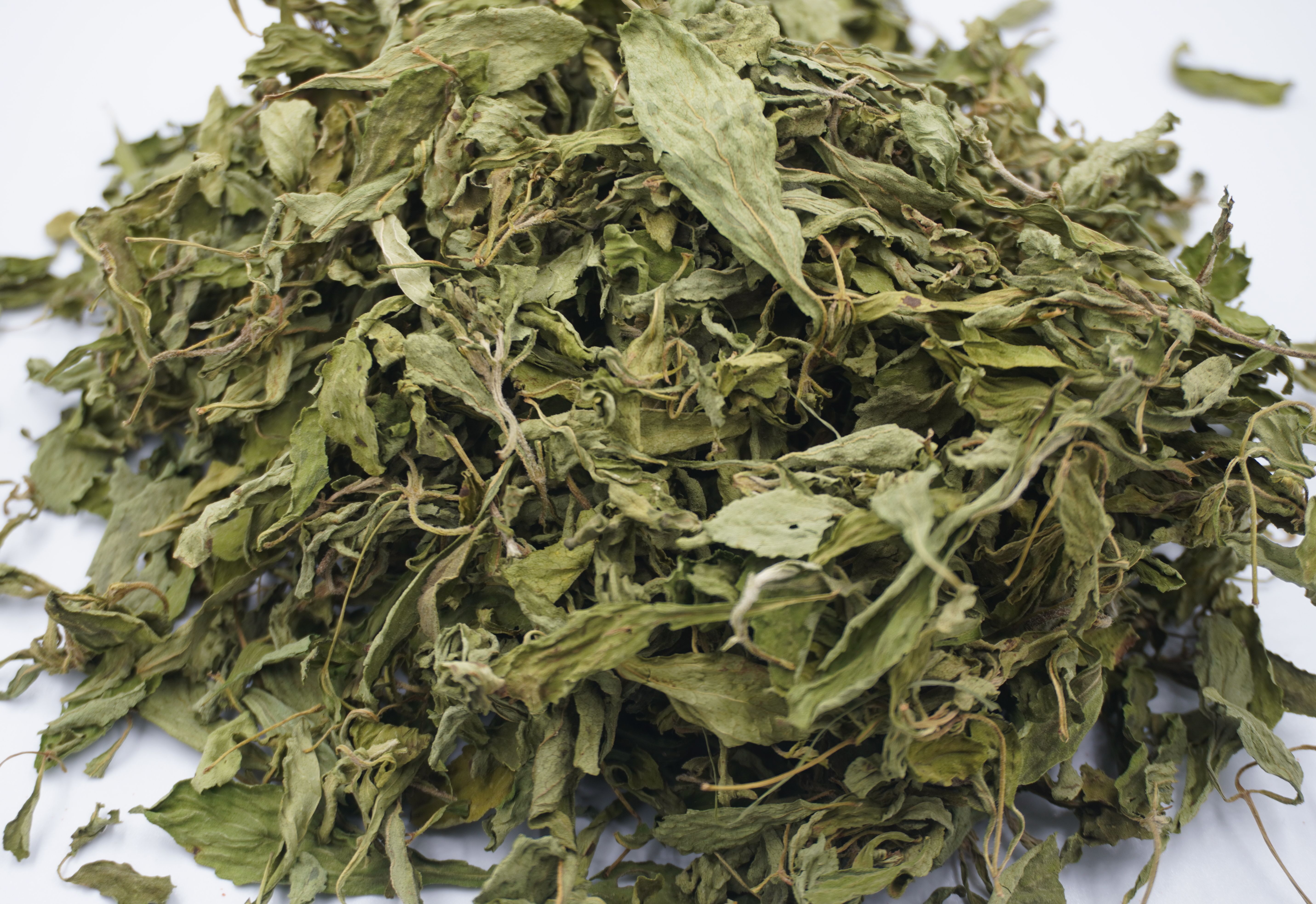 หญ้าหวาน หญ้าหวานแห้ง ขนาด 1 กิโลกรัม ชาหญ้าหวาน หญ้าหวานอบแห้ง Stevia (สตีเวีย) สมุนไพรหญ้าหวานให้ความหวานเหมือนน้ำตาล แต่ไม่ให้พลังงาน รับประทานเท่าไหร่ก็ไม่อ้วน จึงช่วยในการควบคุมน้ำหนักได้เป็นอย่างดี