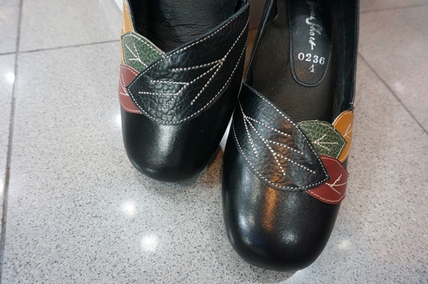 หน้ากว้างใส่สบาย แต่งด้วยลายใบไม้ งานละเอียดมาก