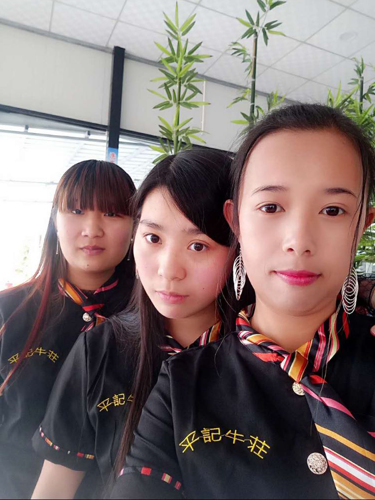 F6104001 เสื้อฟอร์มพนักงานร้านอาหารกาแฟโรงแรม แขนสั้น ดำ,แดง,ม่วง M,L,XL,XXL,3XL F6104001 ตัว