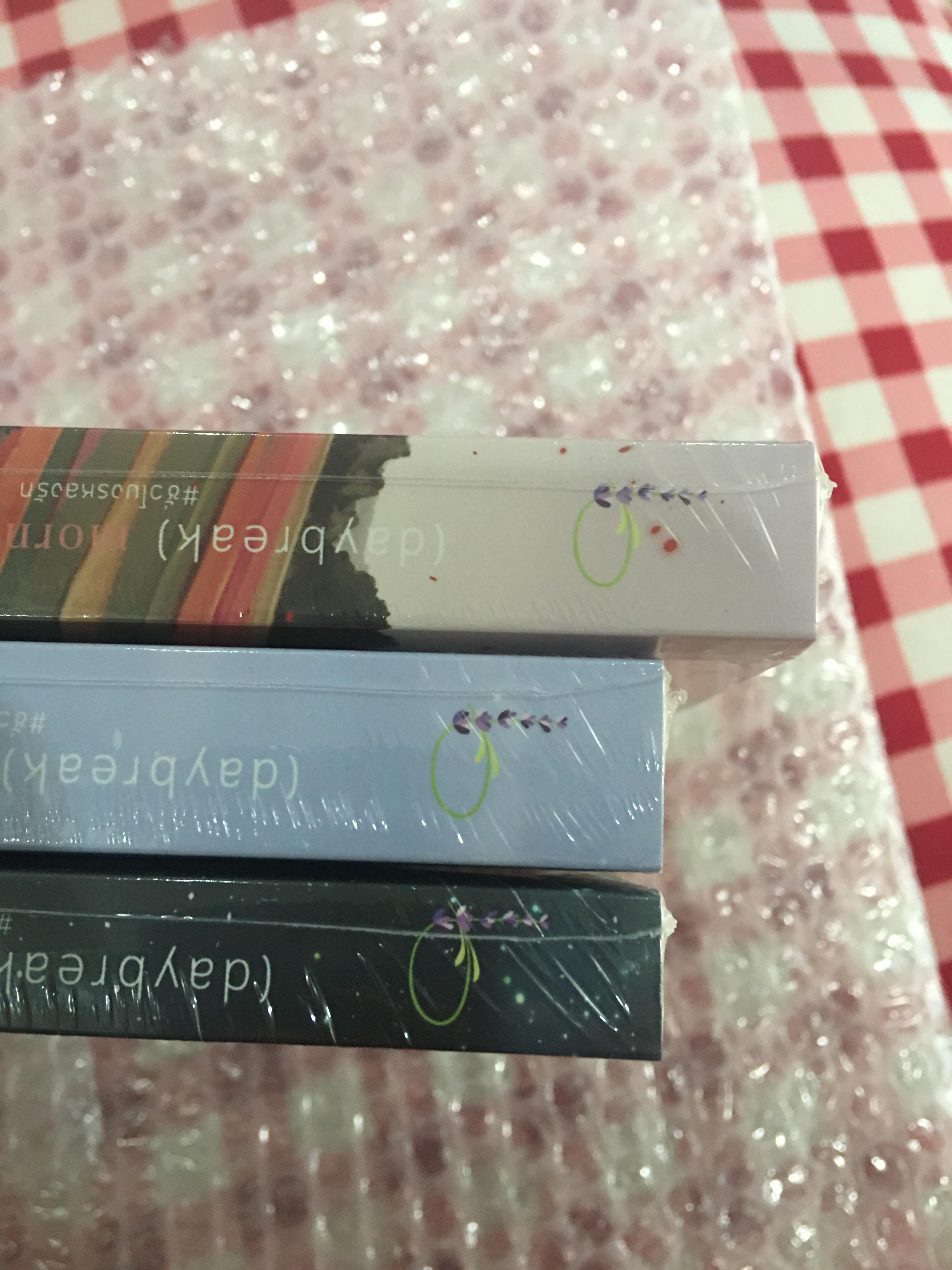 นิยายแต่ง ชั่วโมงหยุดรัก + ชั่วโมงหลงรัก + ชั่วโมงเกือบรัก
