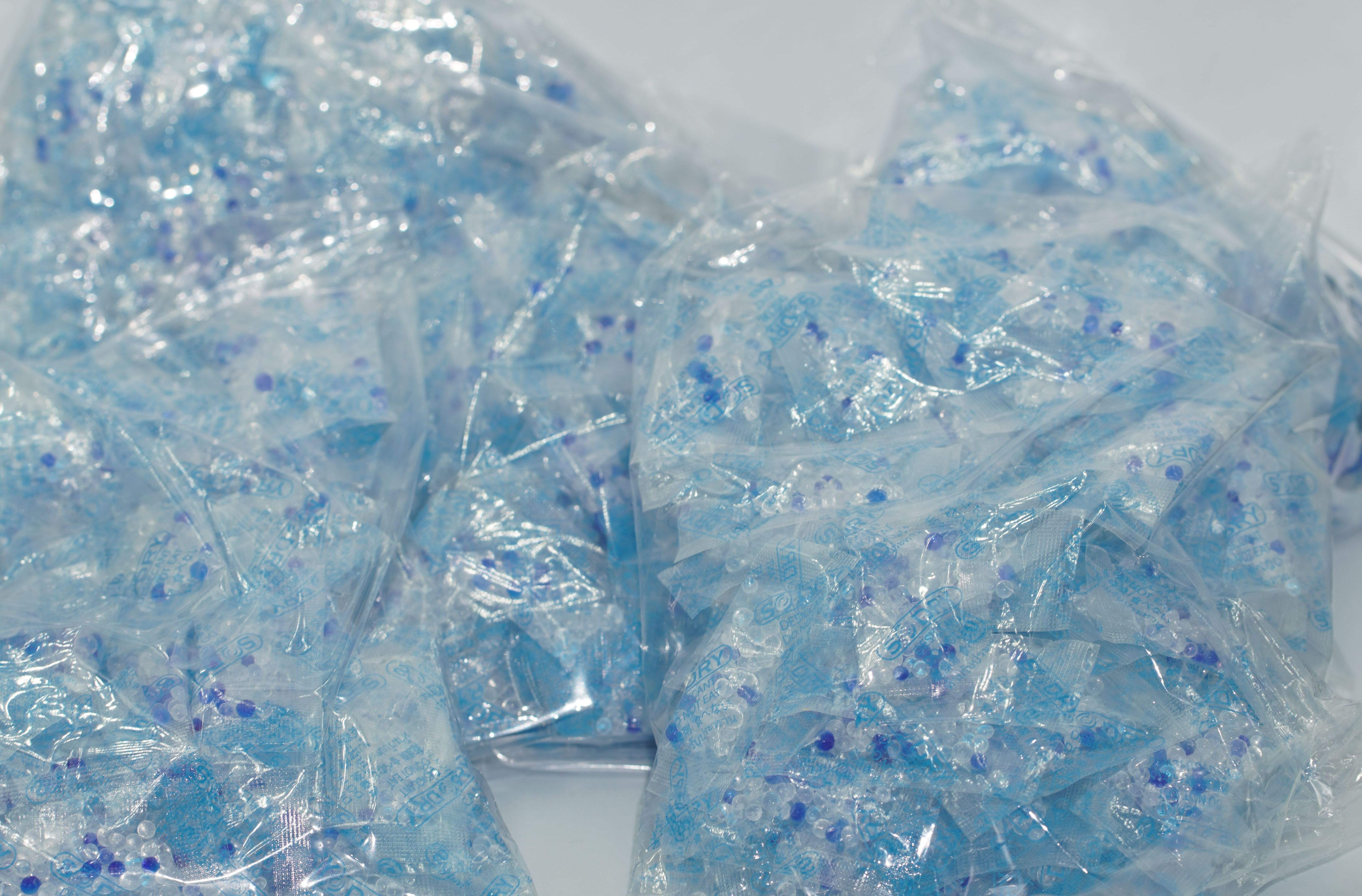 ซองกันชื้น (สีฟ้าขาว) ขนาด 1 กรัม จำนวน 50 ชิ้น ผ่านมาตรฐาน MSDS, Rohs test , MFD free สารดูดความชื้น (ถุงพลาสติก) Silica gel