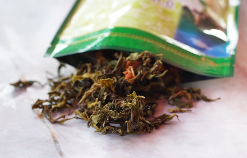 ขายดี !! ชามะลิ ขนาด 80 กรัม ถุงซิปตั้งได้ ชาอบมะลิ เหมาะสำหรับเป็นของฝาก ชาเขียวอัสสัมอบดอกมะลิ (ใบชาอบแห้ง) ชาเขียวมะลิจากยอดดอย ASSAM GREEN TEA กลิ่นหอม รสชาติดี ชาจากธรรมชาติ ของดีในราคามิตรภาพ Jasmine tea is perfect as a New Year gift.