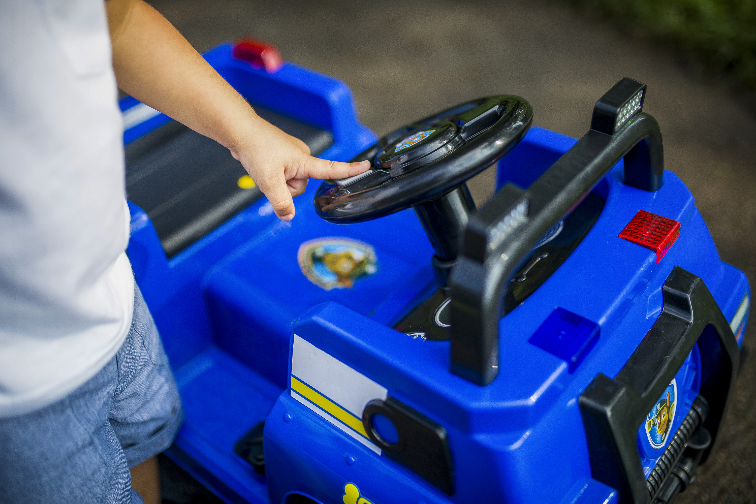 รถแบต พาว ( เชส )PAW Patrol: Chase Toddler Ride-On Toy by Kid Trax