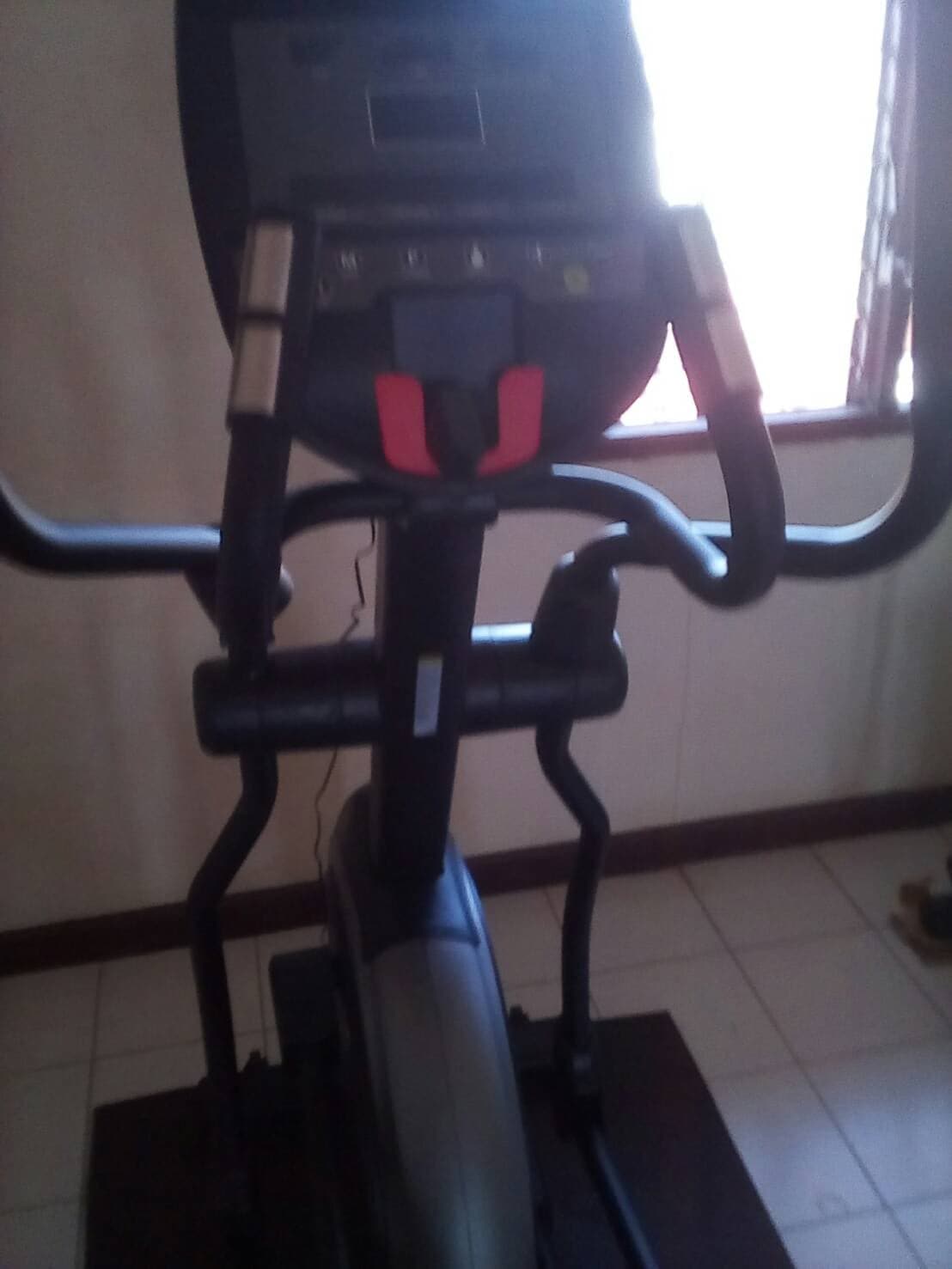 เครื่องเดินวงรี Gymost Eli2 Elliptical Trainer