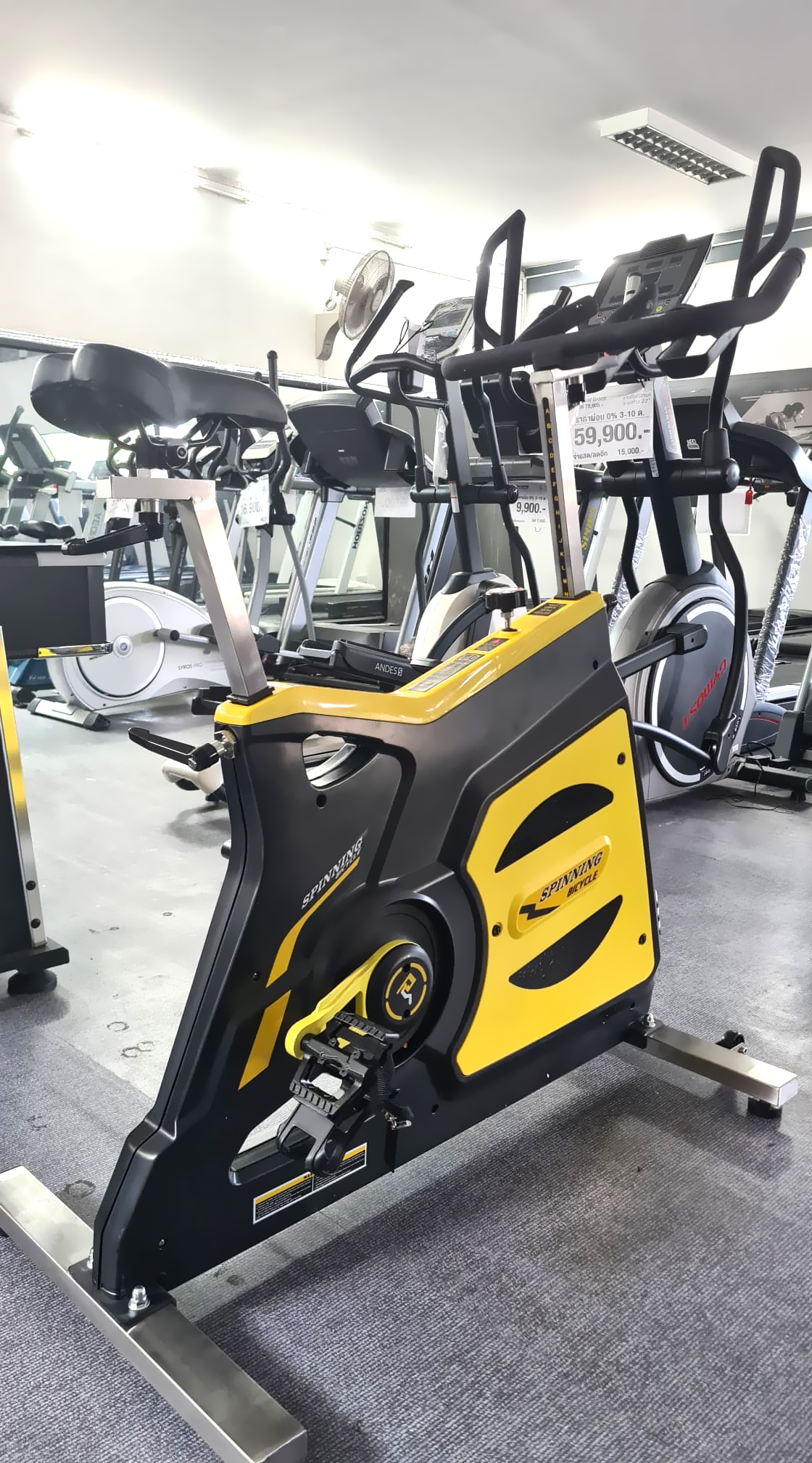 จักรยานออกกำลังกาย SpinBike R16 ล้างสต็อค