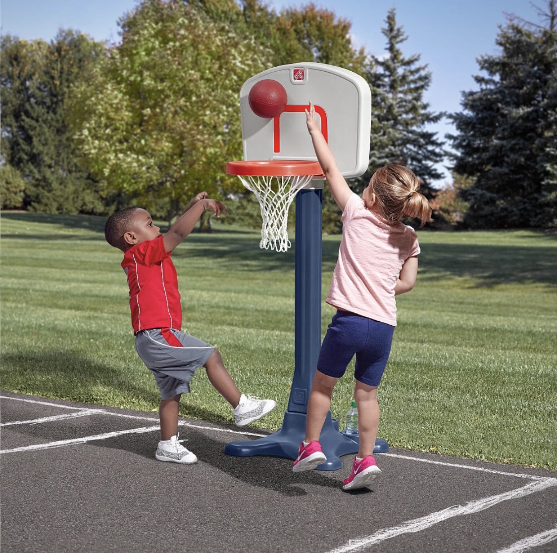 แป้นบาส Step2 Shootin' Hoops Junior Basketball Set สำหรับเด็กเล็กถึงเด็กโต มาพร้อมลูกบาสเกตบอลขนาด6" ในเซท