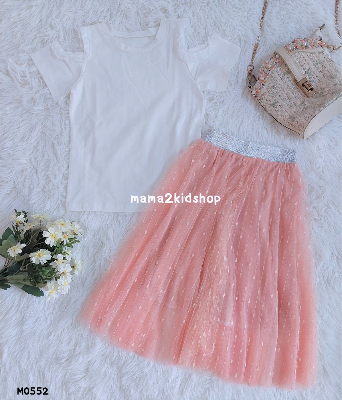 ชุดเซ็ตเสื้อยืดเว้าไหล่สีขาว+กระโปรงมุ้งสีโอรส