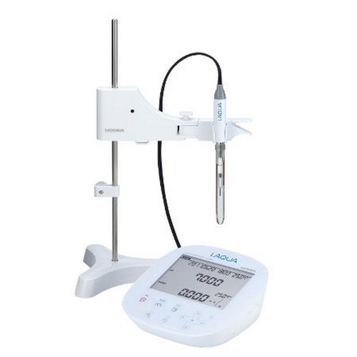 HORIBA PC-1100 METER AND ELECTRODE STAND