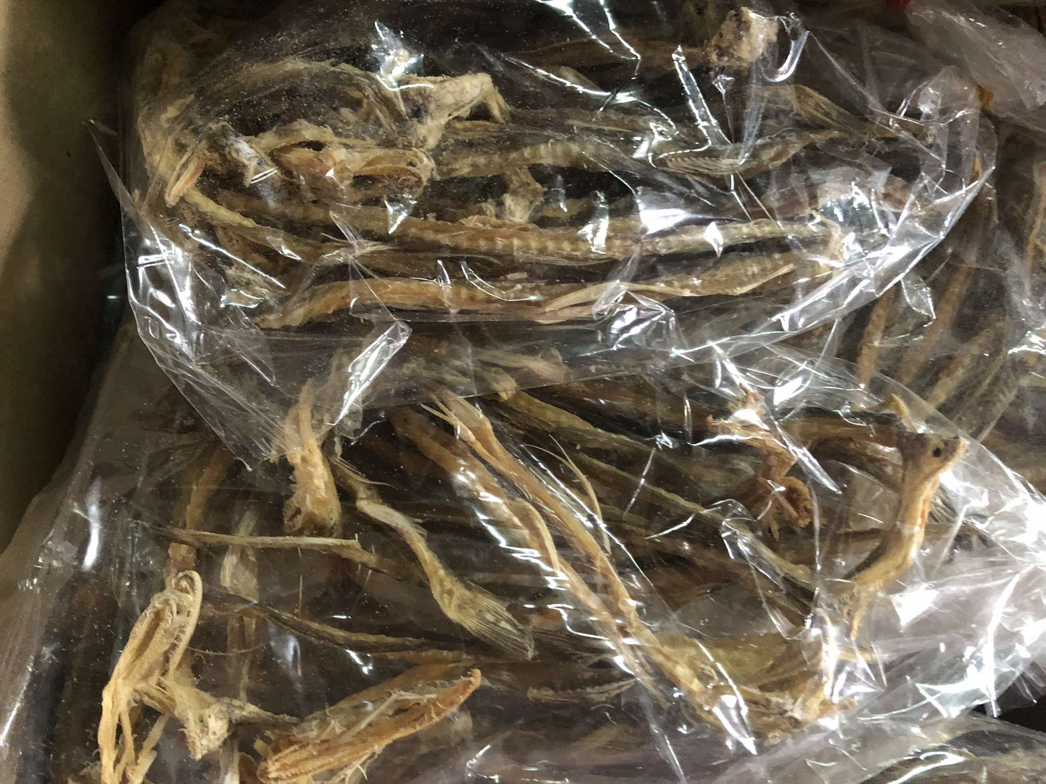 🐟 ปลาหัวยุ่งแดดเดียว สไตล์พม่าแท้ 1 แพค 100 กรัม 49 บาท (Burmese Style Dried Fish) ปลาทะเลจากอ่าวเมียนมา ปลาหัวยุ่งแดดเดียว เป็นปลาทะเลชนิดหนึ่งที่มีขนาดเล็ก มีลักษณะเด่นคือหัวที่แหลมและยาว นิยมนำมาทำปลาแดดเดียว ซึ่งเป็นอาหารยอดนิยมของชาวพม่า