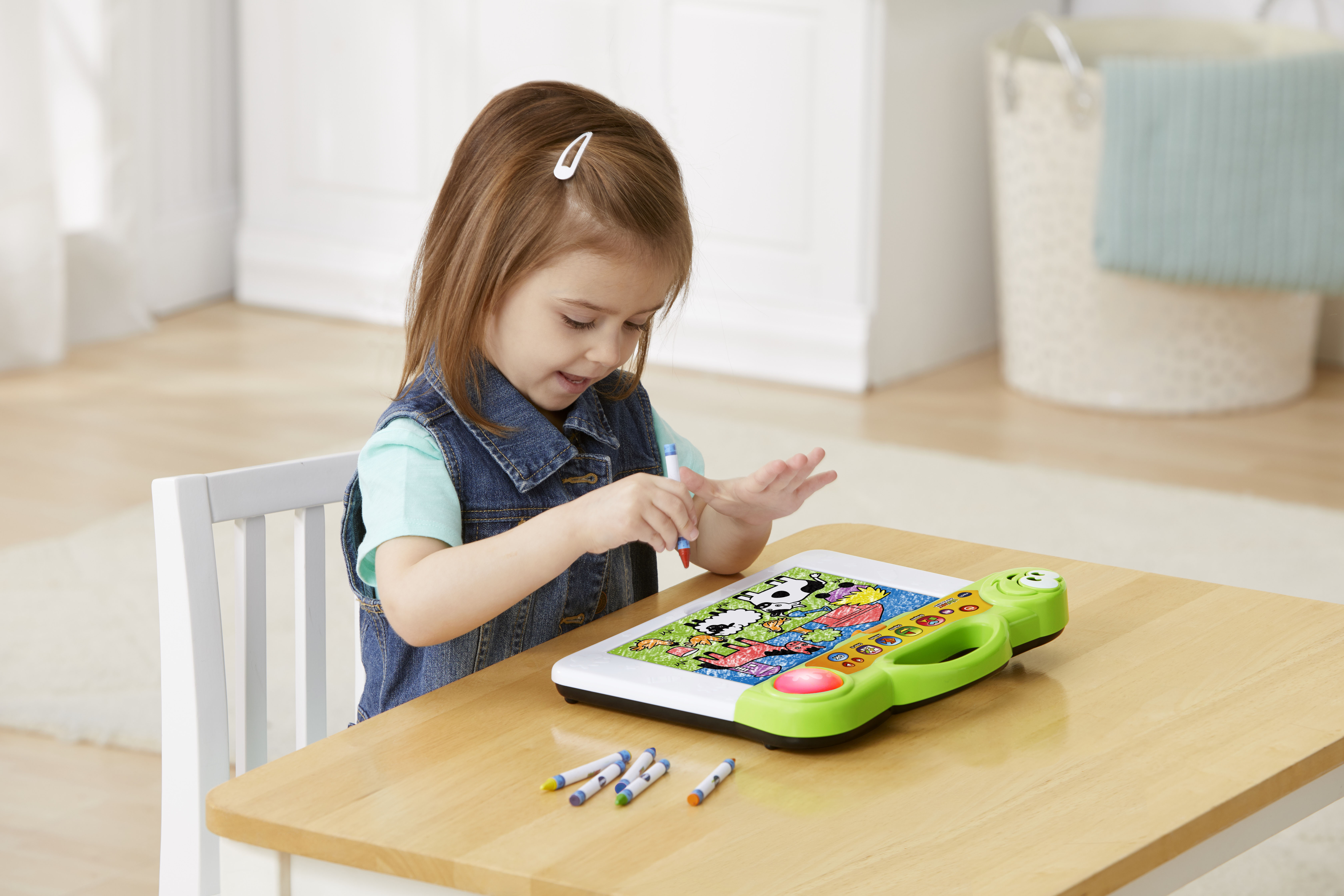 กระดานอัจฉริยะพูดได้ สอนวาดรูป ระบายสีและคำศัพท์ VTech DigiArt Color by Lights ราคา 1690 บาท