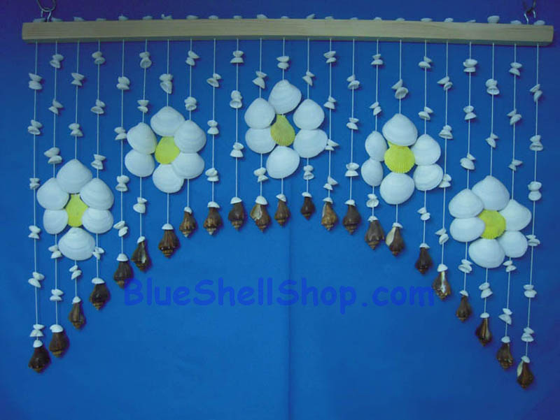 ม่านโค้งสั้นลายดอกไม้ลีลาวดีเหลือง