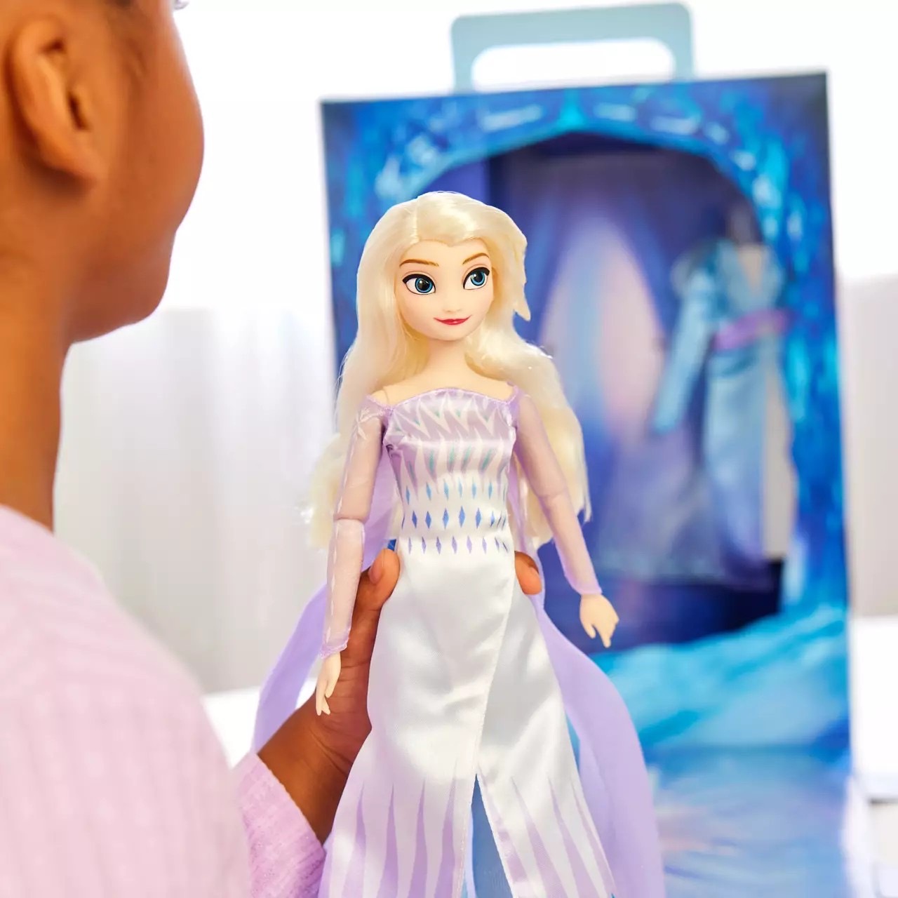 นำเข้า 🇺🇸 เซ็ทตุ๊กตาโฟรเซ่น2และกิจกรรมระบายสีElsa Disney Story Doll - Frozen 11" ราคา 1,590 บาท