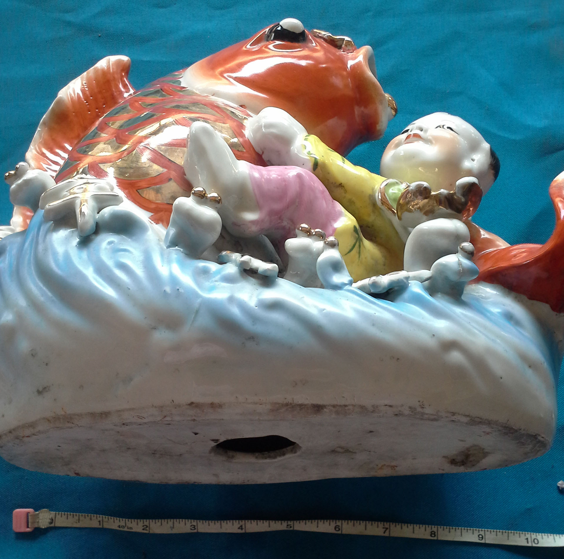 ปลาฮื้อตัวใหญ่และกุมาร