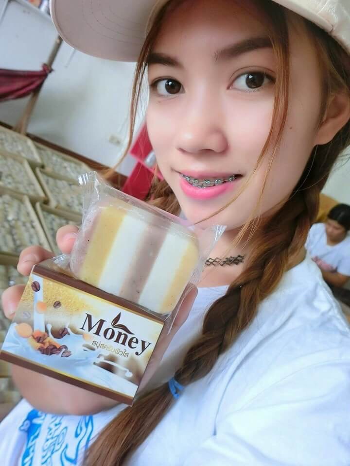 สบู่สครับผิวใส มันนี่ BY Money