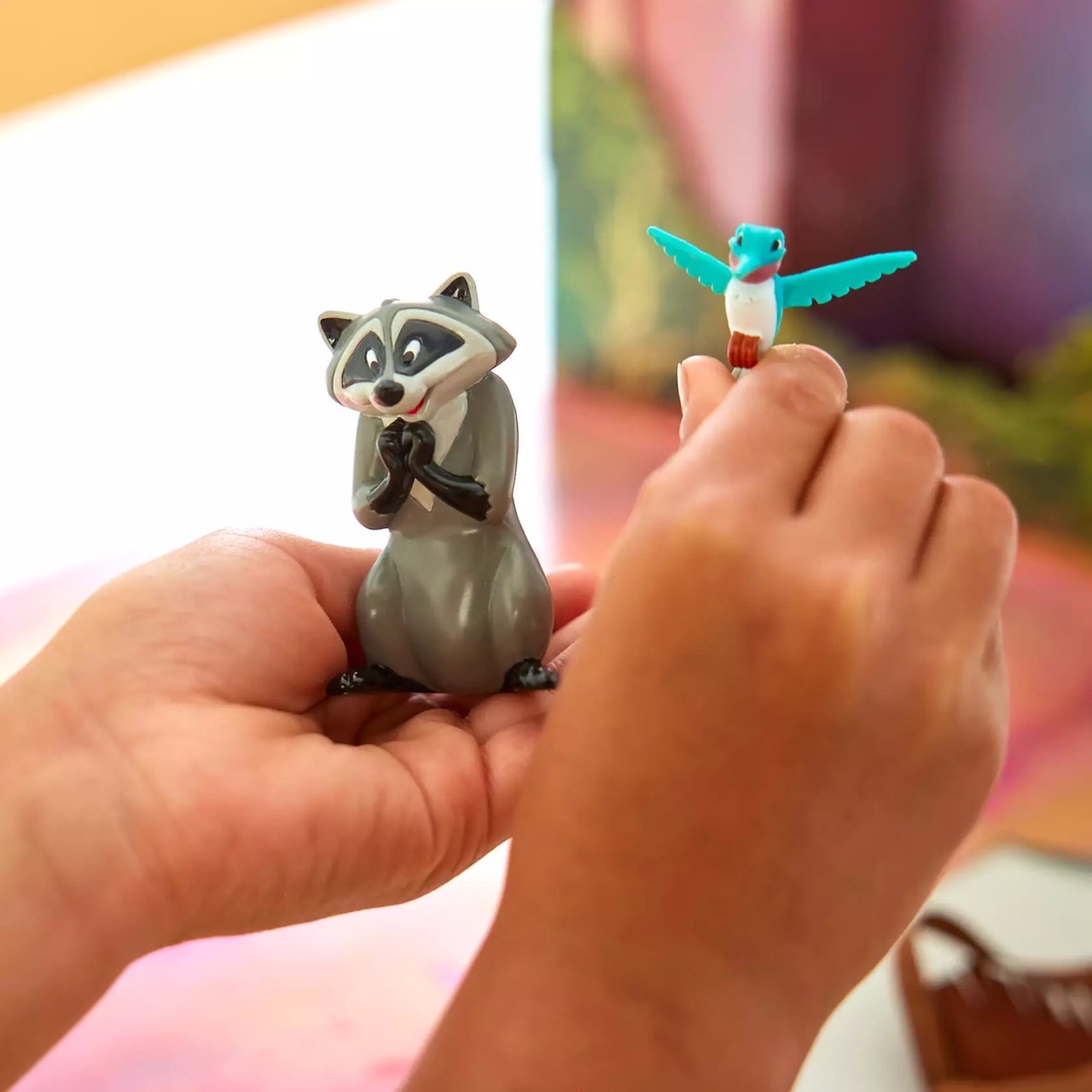 นำเข้า 🇺🇸 เซ็ทตุ๊กตาโพคาฮอนทัสและกิจกรรมระบายสีPocahontas Disney Story Doll 11" ราคา 1,590 บาท