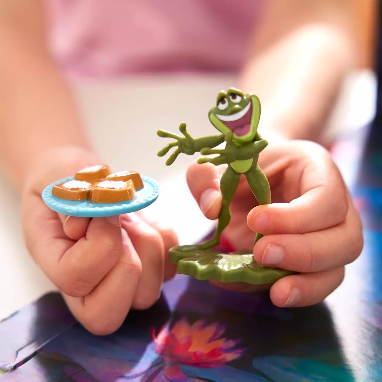 นำเข้า 🇺🇸 เซ็ทตุ๊กตาเทียน่าและกิจกรรมระบายสีTiana Disney Story Doll, The Princess and the Frog 11" ราคา 1,590 บาท