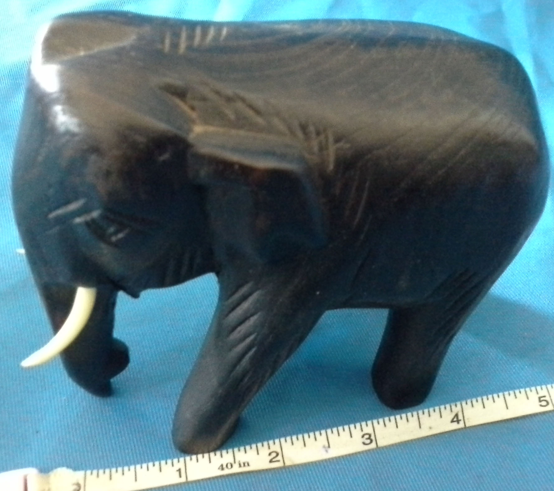 ช้างไม้สีดำ