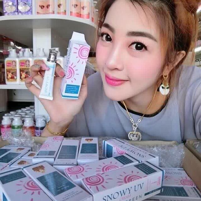 กันแดดหิมะน้ำแตก (Snowy Uv Sunscreen SPF50 PA+++)