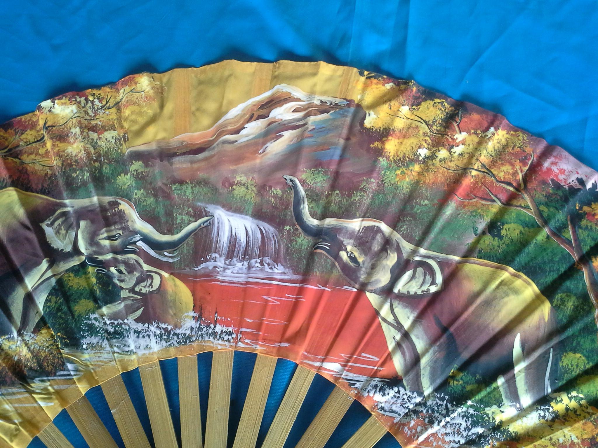 พัดใหญ่ลายช้างสีเหลืองส่งฟรี