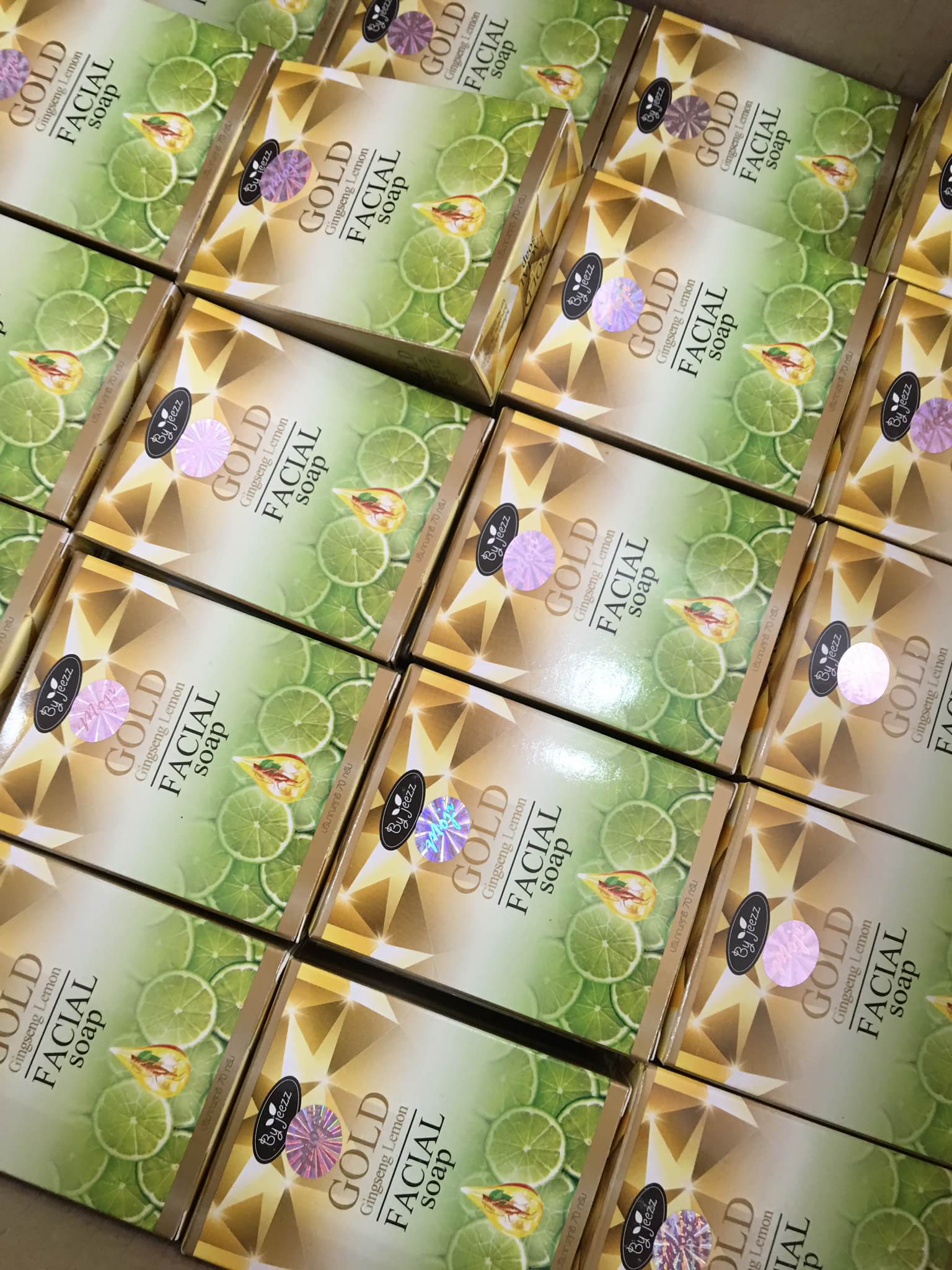 สบู่โสมมะนาวทองคำ (Gold Ginseng Lemon Facial Soap by jeezz)