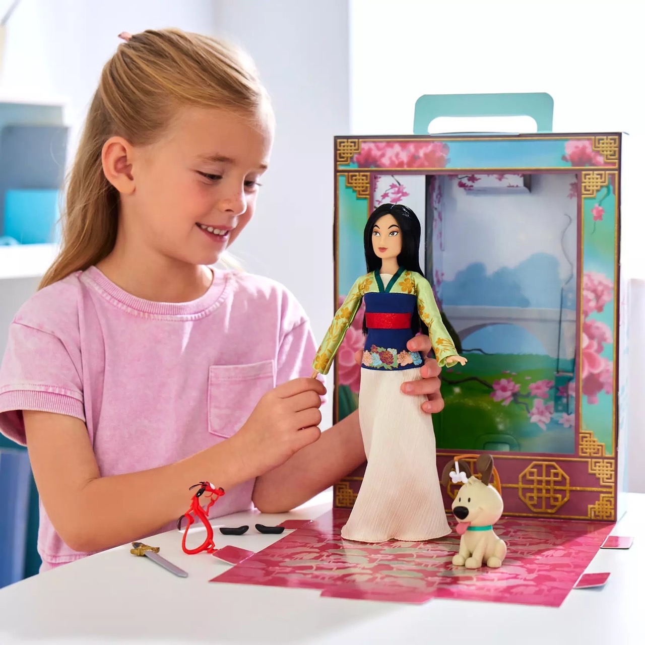 นำเข้า 🇺🇸 เซ็ทตุ๊กตามู่หลานและกิจกรรมระบายสีMulan Disney Story Doll – 11" ราคา 1,590 บาท