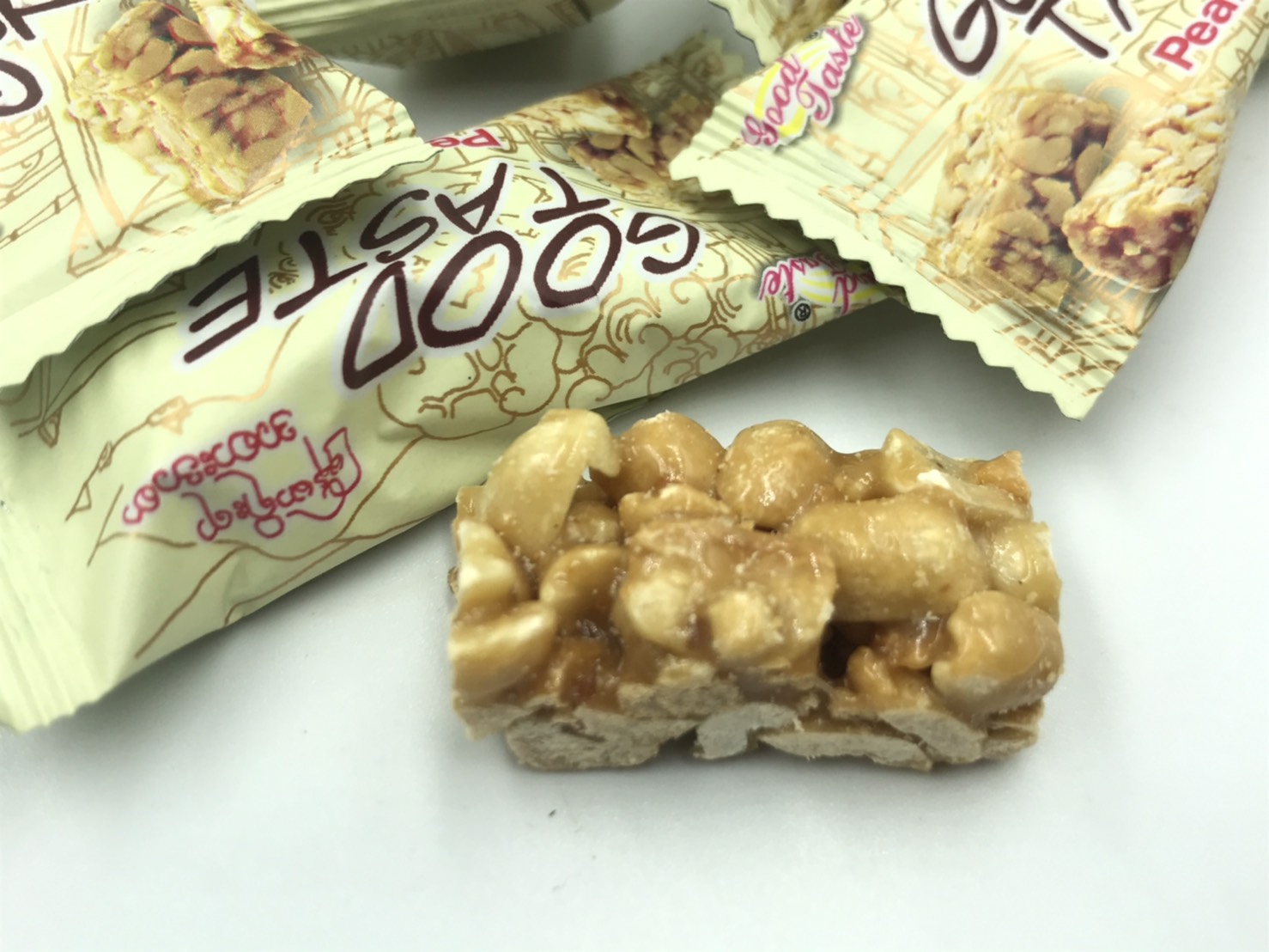 ขนมถั่ว ขนมถั่วพม่า Peanut Brittle 1 ห่อมี 30 ชิ้น น้ำหนัก 210 กรัม กรอบ อร่อย Good Taste อร่อยสุด ๆ ได้ลองแล้วจะติดใจ Product Of Myanmar ถั่วตัดพม่า