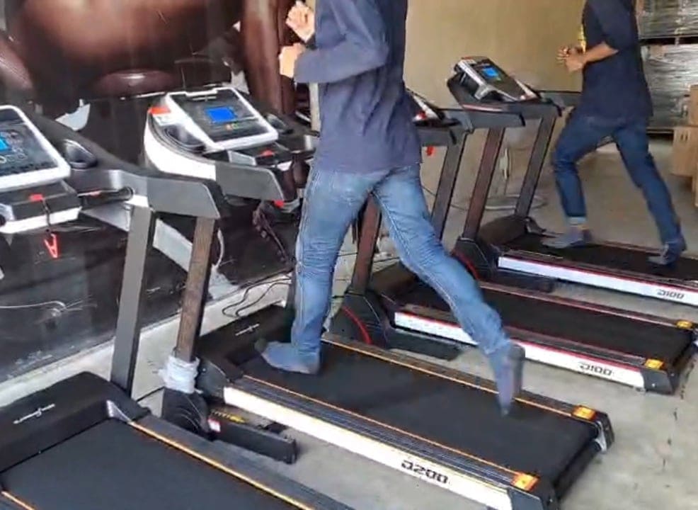 ลู่วิ่งไฟฟ้า Supreme Fitness รุ่น D200 / 3Hpp