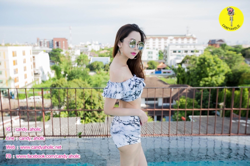 [Free size] ชุดว่ายน้ำทูพีชบราเปิดไหล่ รุ่น Laila ลายหินอ่อน สีขาว