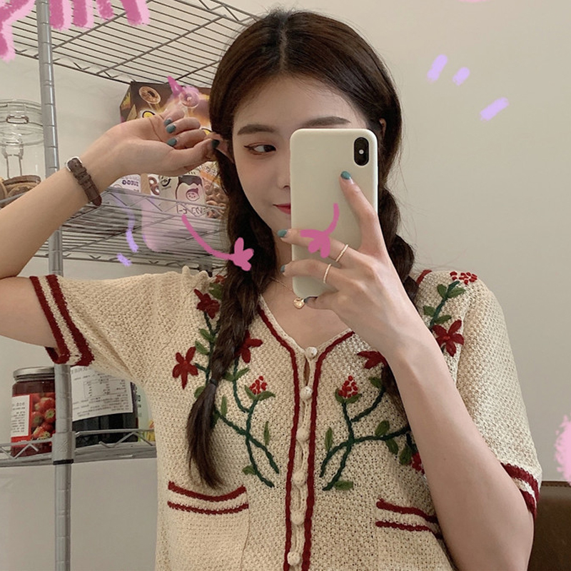 ฤดูร้อน2020ใหม่ย้อนยุคโครเชต์เก๋ไก๋ลดความอ้วนคอวีปักเสื้อแขนสั้นกระเป๋าคาร์ดิแกน เบจ ขนาดเดียว UP6309001 ตัว
