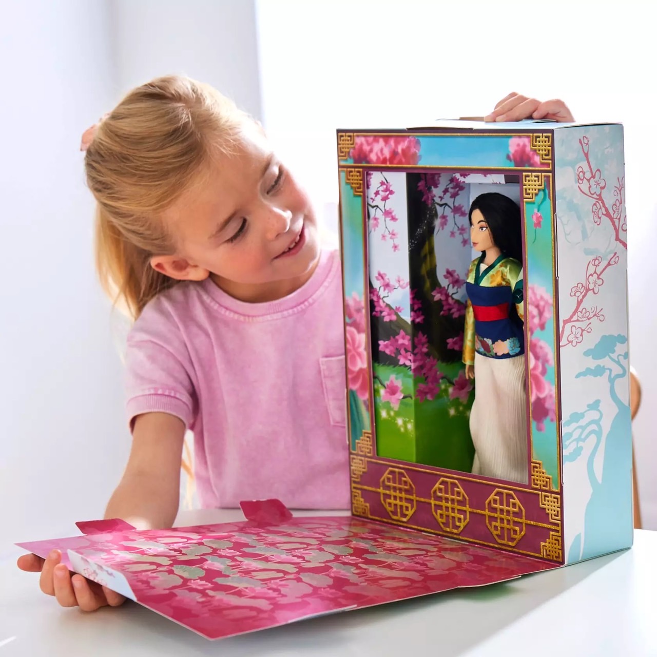 นำเข้า 🇺🇸 เซ็ทตุ๊กตามู่หลานและกิจกรรมระบายสีMulan Disney Story Doll – 11" ราคา 1,590 บาท