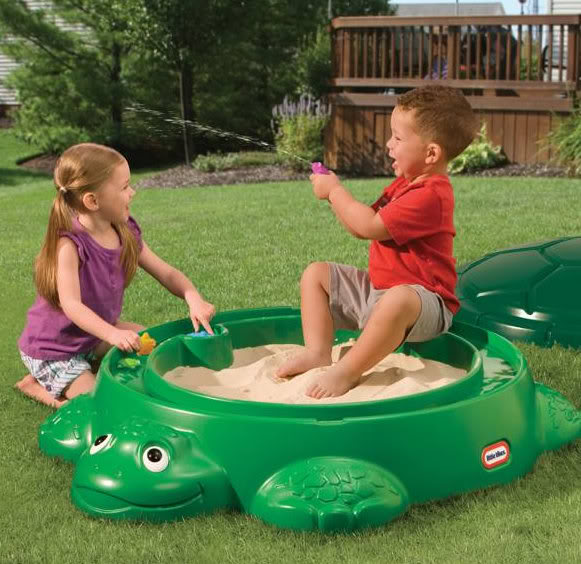 กระบะทรายมีฝาปิดเต่าน้อยสุดน่ารัก Little Tikes รุ่น Turtle Sandbox รุ่นใหม่ล่าสุด บรรจุทรายได้เยอะจุใจ แข็งแรงทนทานต่อทุกสภาพอากาศ นำเข้าจาก USA ของแท้ 100%