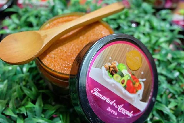 พริ้วพราวสครับไวท์ (Tamarind + Avocado Scrub) ราคาส่ง 1xx