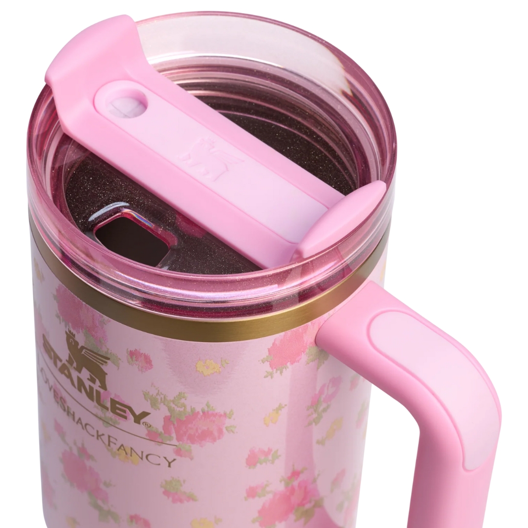 สินค้าพร้อมส่ง นำเข้า 🇺🇸 ✨🌷Stanley 1913 x LoveShackFancy รุ่นลิมิเต็ดอิดิชั่น ‼ รวมความแข็งแรงทนทานของแก้ว Stanley 🌸🌼สั่งสินค้ารบกวนทักแชทแจ้งขนาดไซส์ @ฺBabythingshop มี@นำหน้า