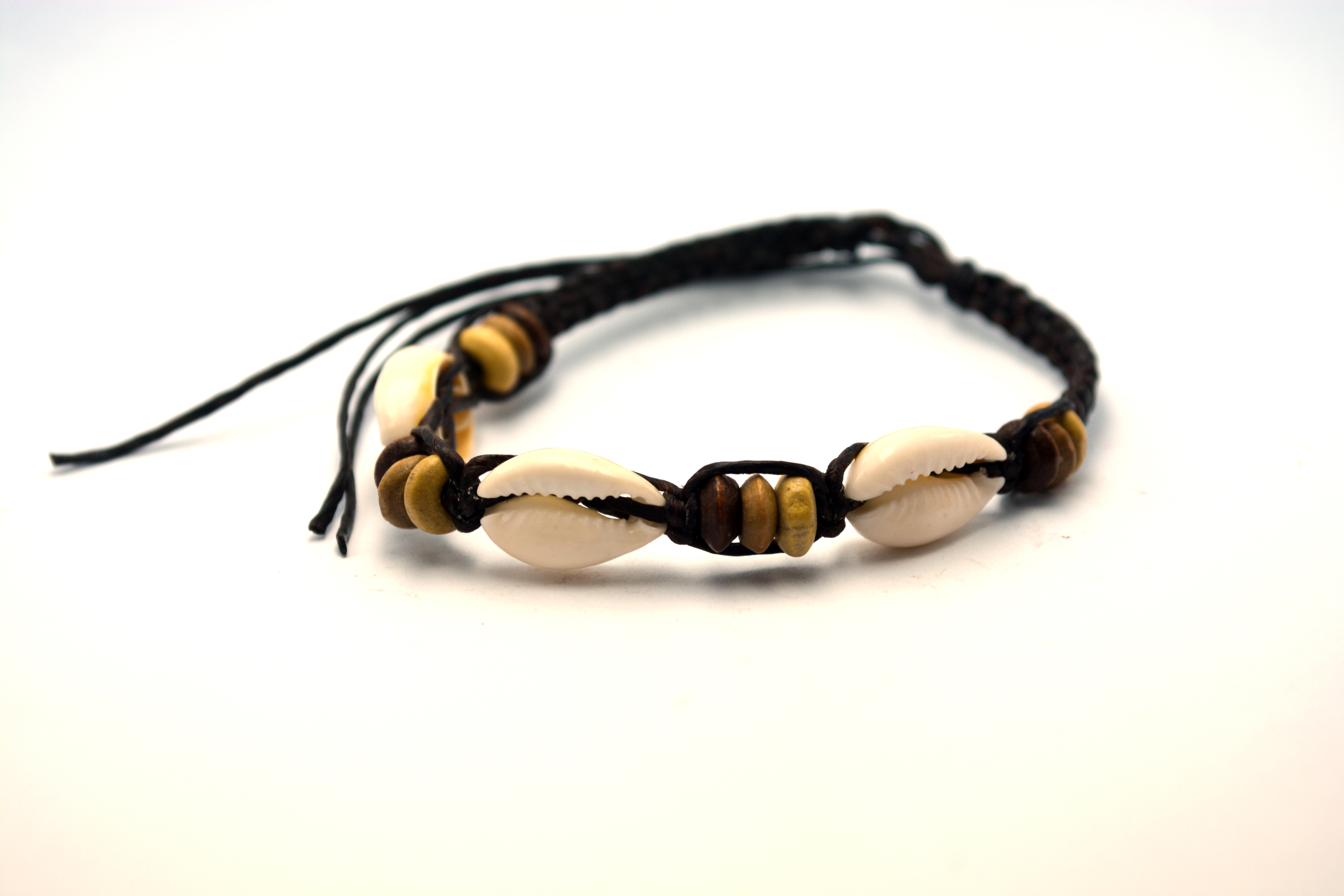 กำไลข้อมือเปลือกหอยเบี้่ย