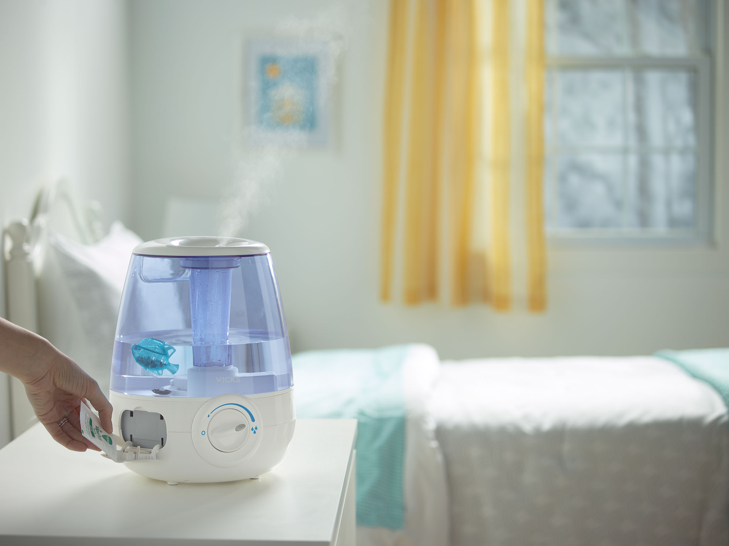 สินค้าพร้อมส่ง รุ่นใหม่ล่าสุด!! เครื่องพ่นไอระเหย วิคส์ แบบไอเย็น ไม่ต้องใช้ฟิลเตอร์ ดูแลรักษาง่าย Vicks Filter-Free Ultrasonic Visible Cool Mist Humidifier, V4600 #เครื่องพ่นไอเย็นเหมาะสำหรับผู้ที่เป็นภูมิแพ้นะคะ ราคา 3,190 บาท